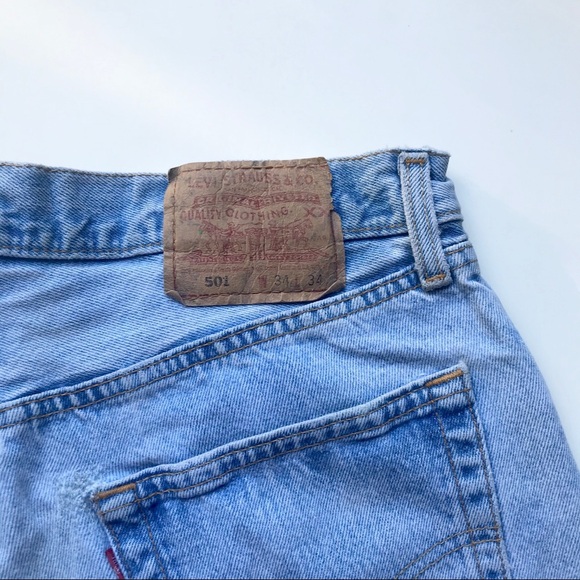 Vintage Levi’s cut off distressed shorts - Picture 3 of 4